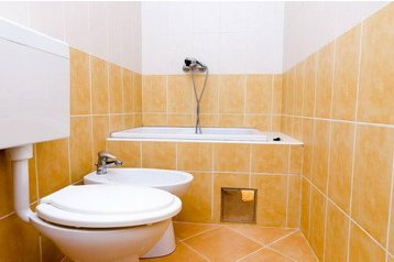 Chorwacja Privát Pomena, Zewnątrz